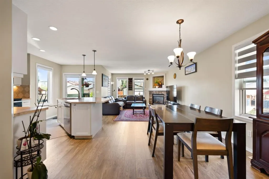 232 Covebrook Close NE
