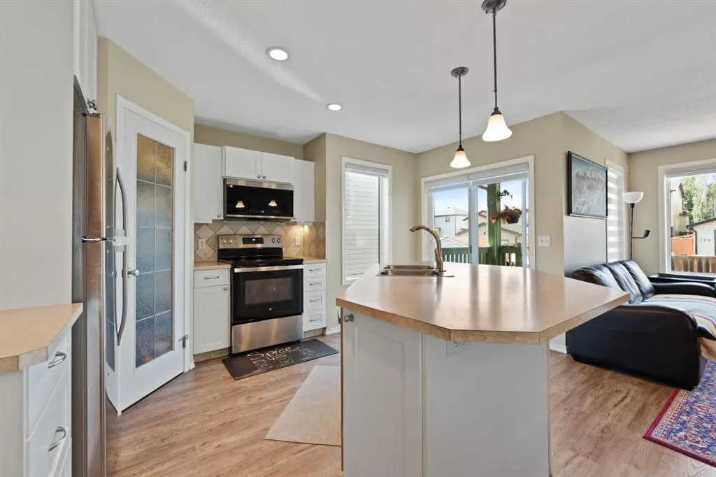 232 Covebrook Close NE