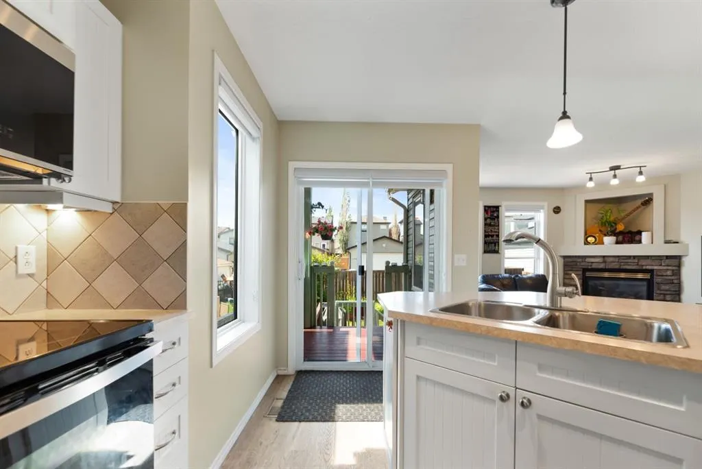 232 Covebrook Close NE