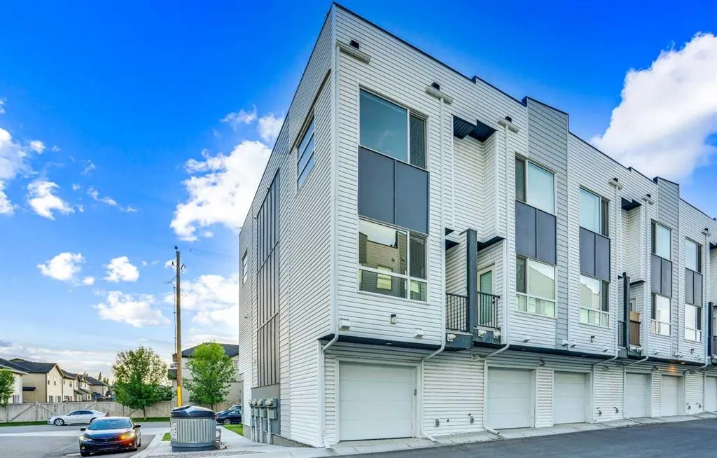 105 Panatella Square NW