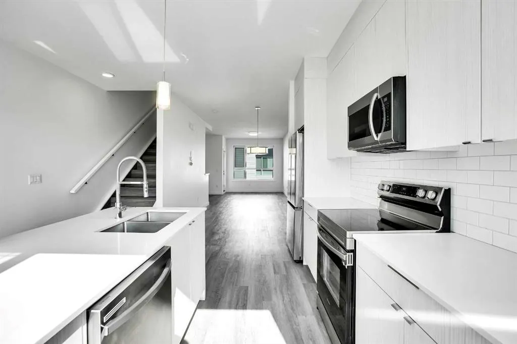 105 Panatella Square NW
