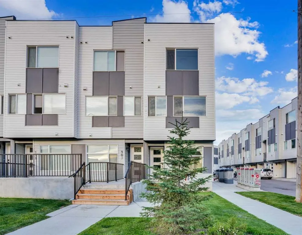 105 Panatella Square NW