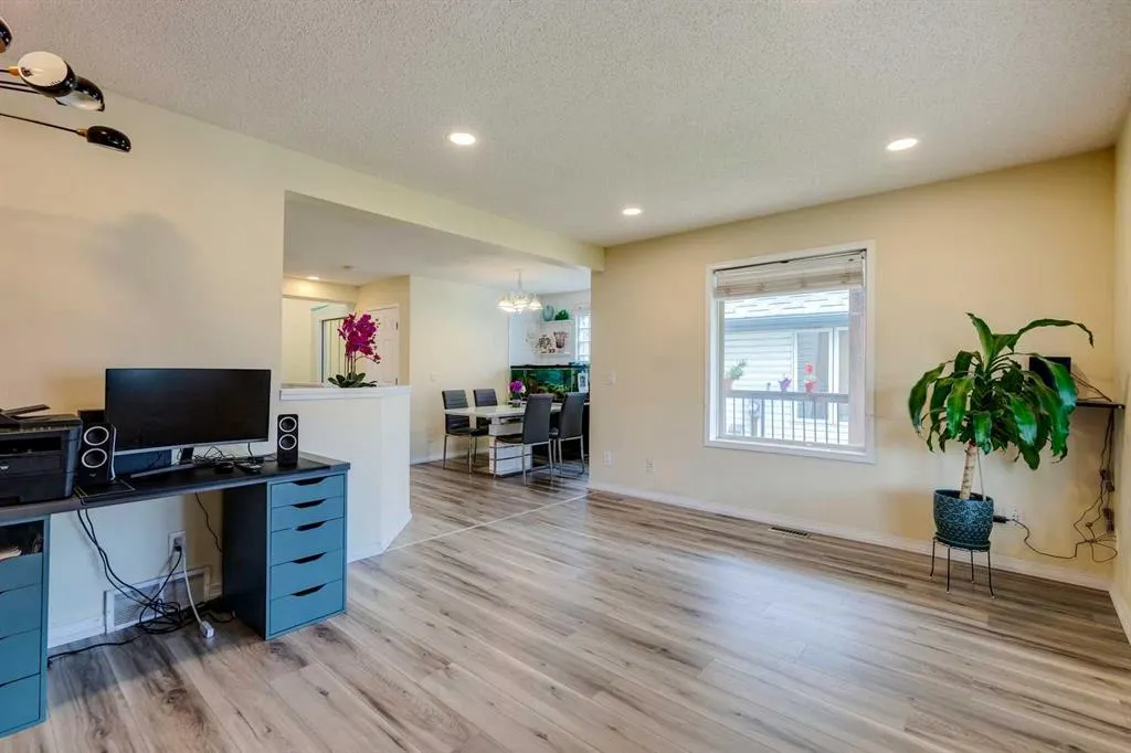 47 Erin Grove SE