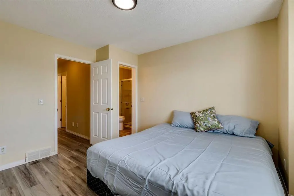 47 Erin Grove SE