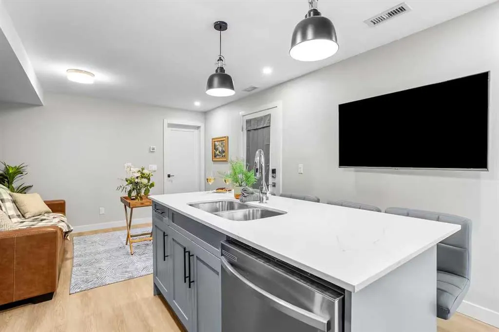 1106 Bow Valley Trail, #113