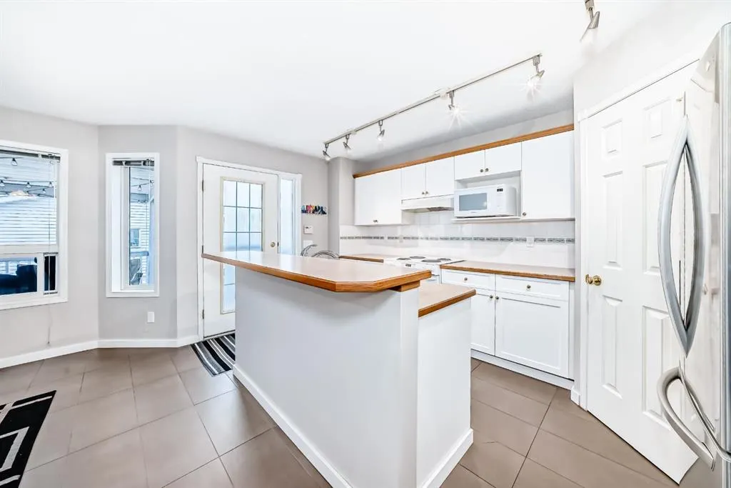 9747 Harvest Hills Link NE