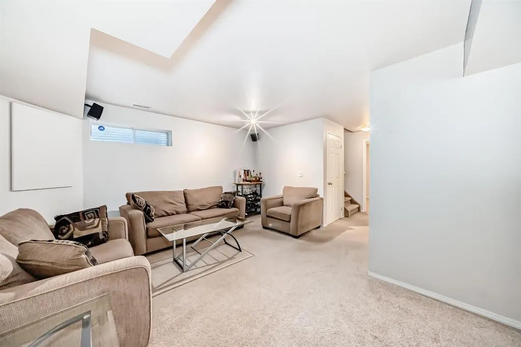 9747 Harvest Hills Link NE