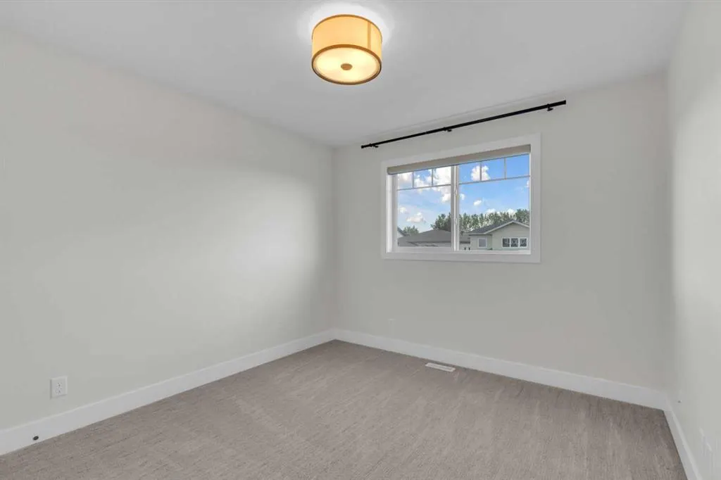 60 Thompson Crescent