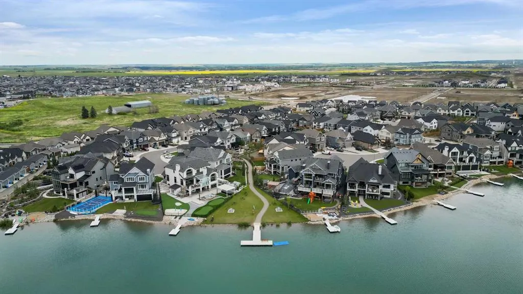 244 Marina Grove SE