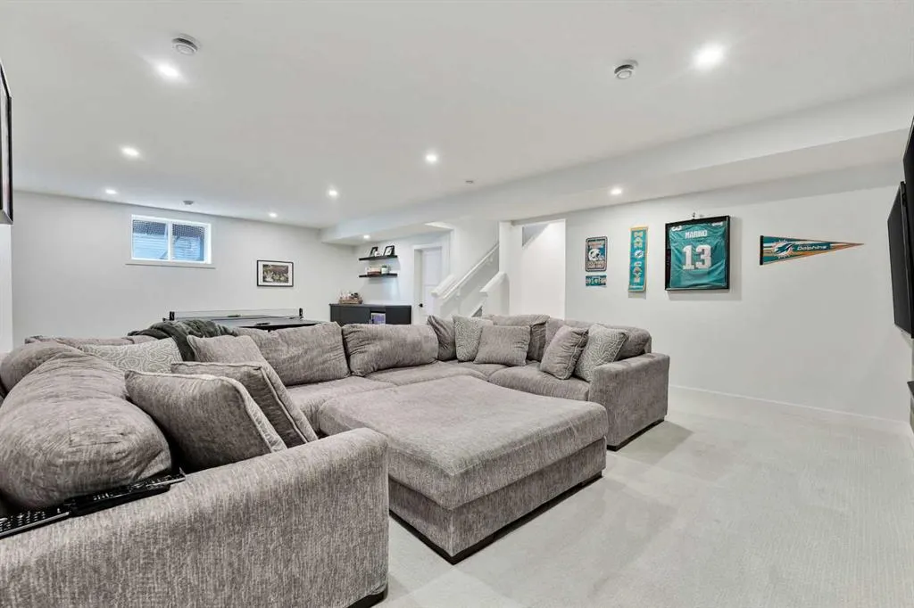 244 Marina Grove SE