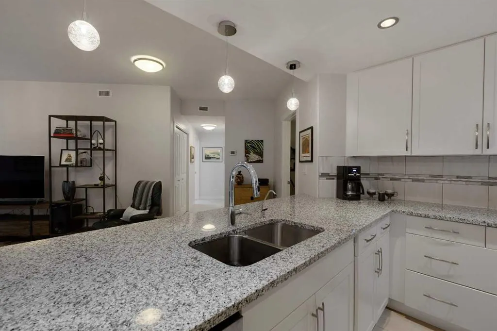 32 Varsity Estates Circle NW, #109