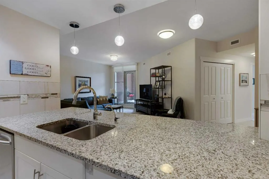 32 Varsity Estates Circle NW, #109