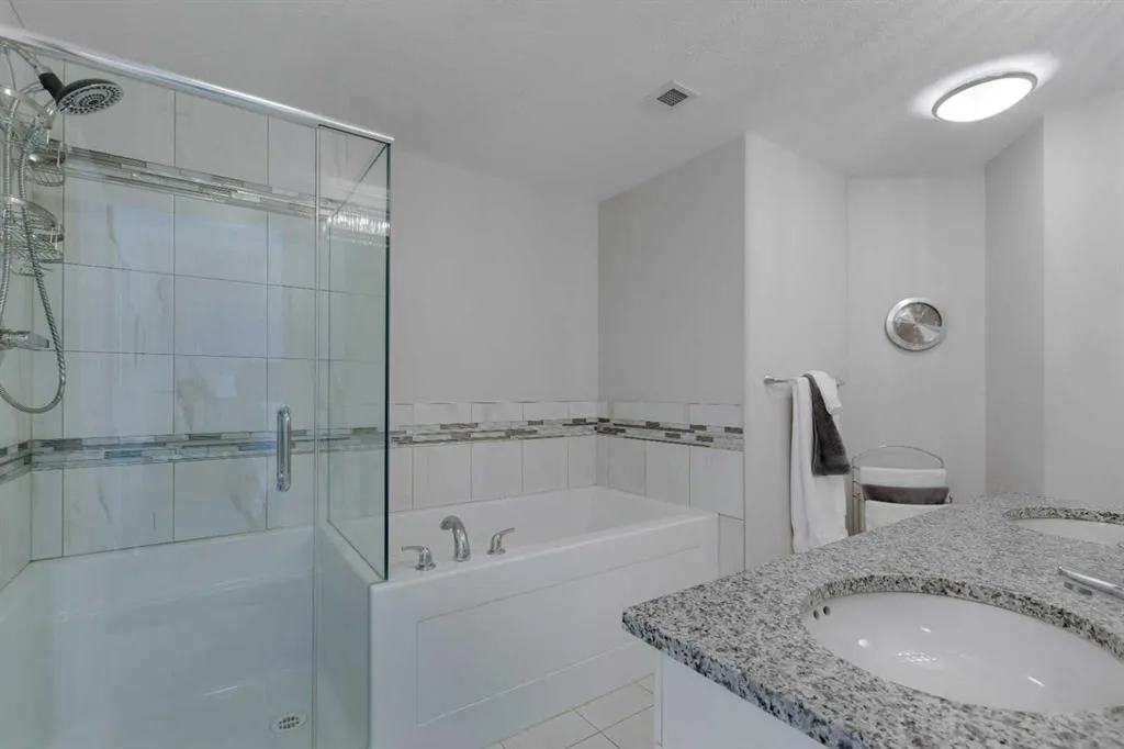 32 Varsity Estates Circle NW, #109