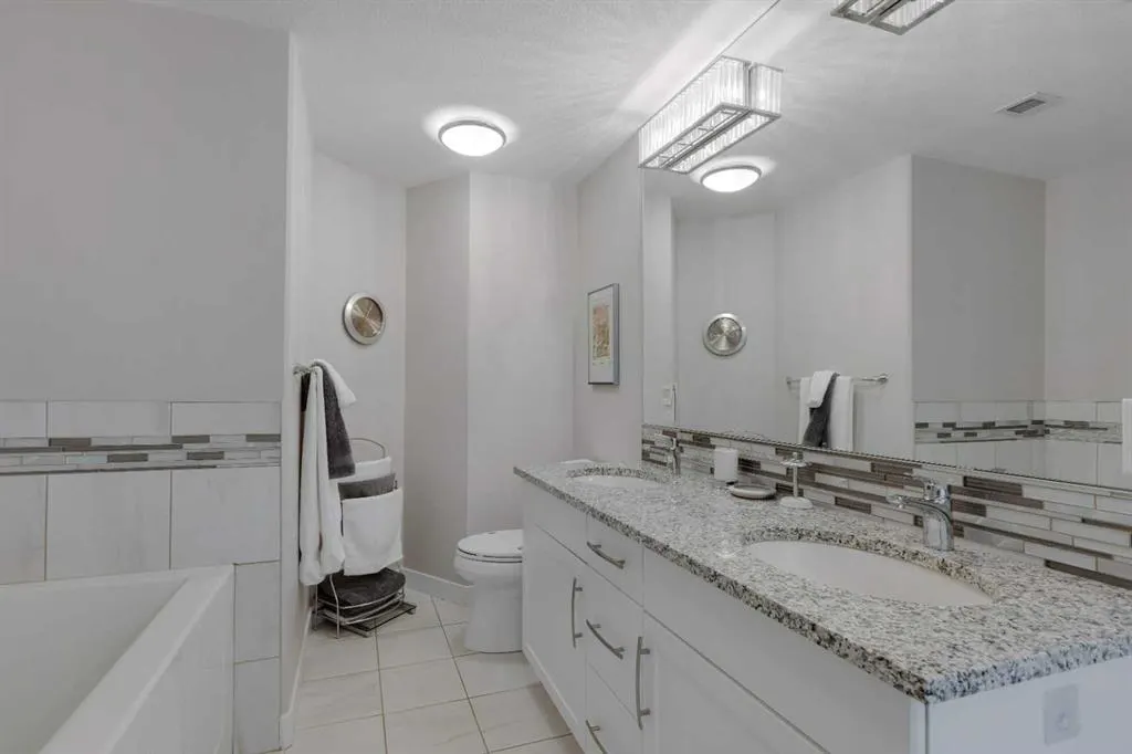 32 Varsity Estates Circle NW, #109
