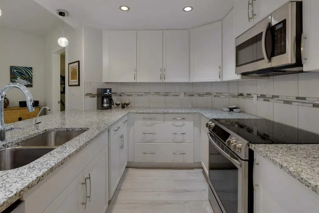 32 Varsity Estates Circle NW, #109