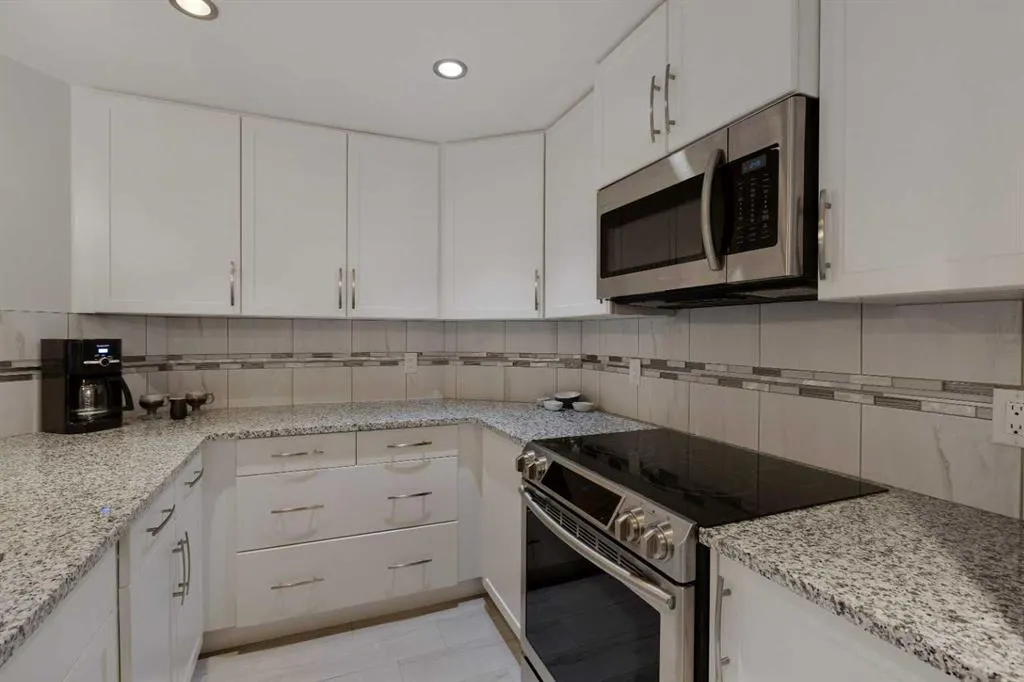 32 Varsity Estates Circle NW, #109