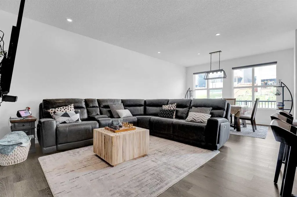 264 Lucas Way NW
