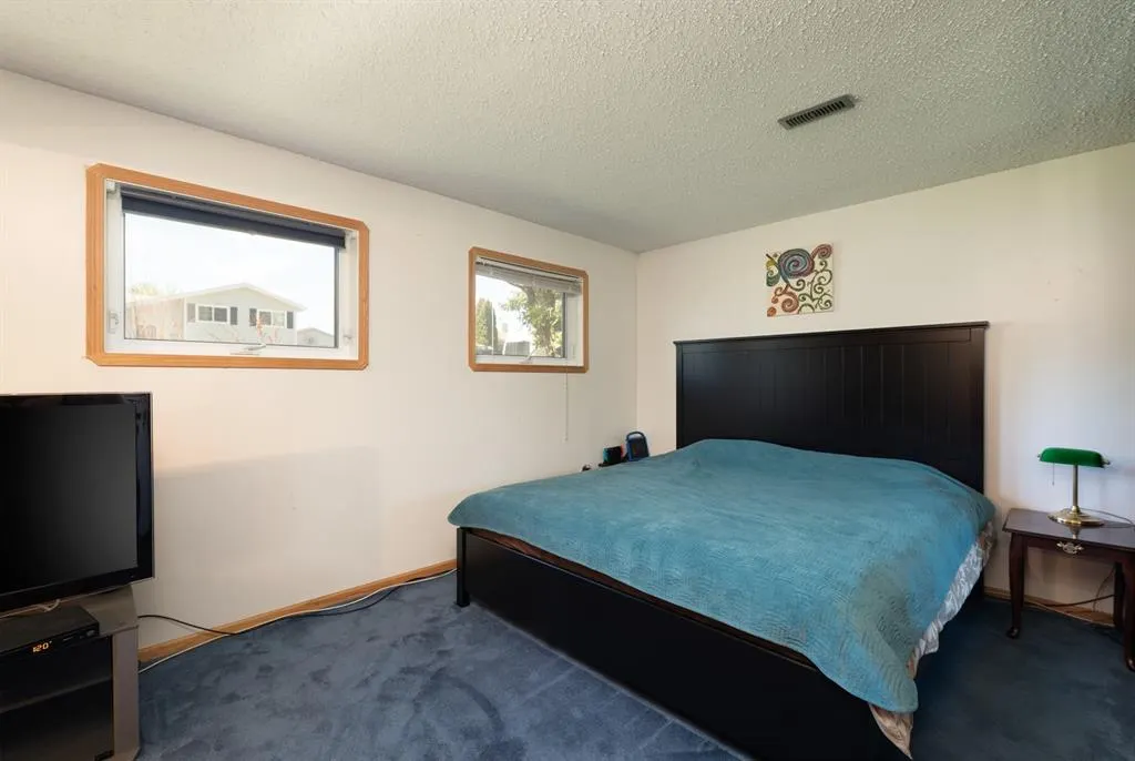 128 Ermine Crescent