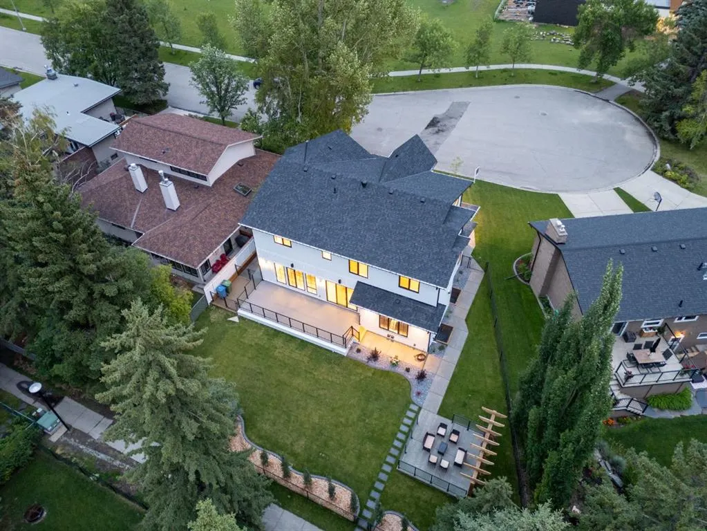 12 Vardana Place NW