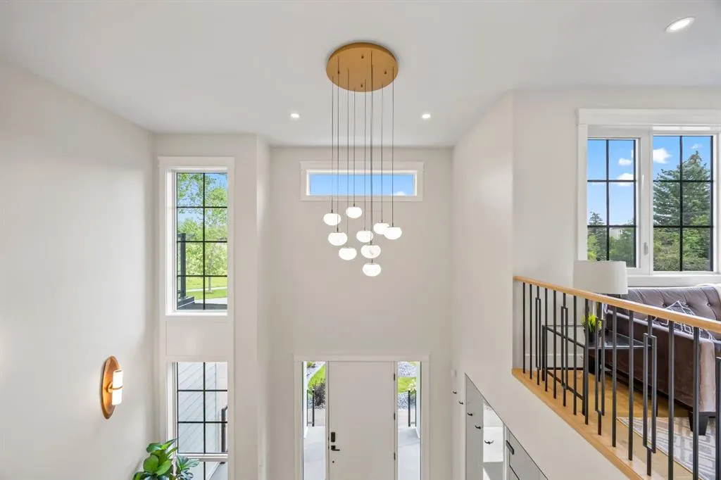 12 Vardana Place NW