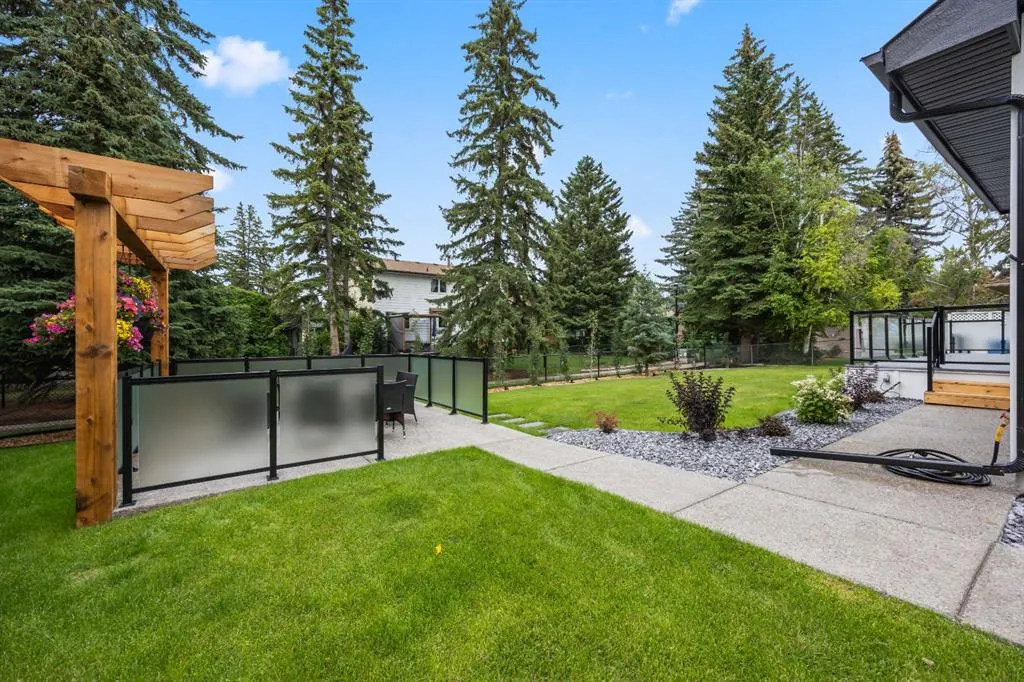 12 Vardana Place NW