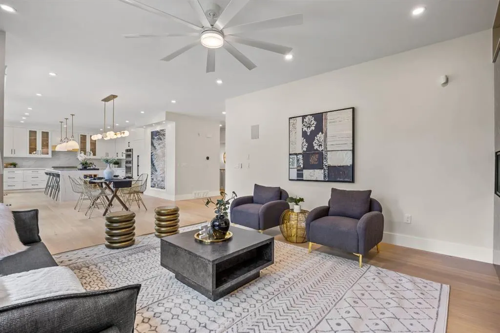 12 Vardana Place NW
