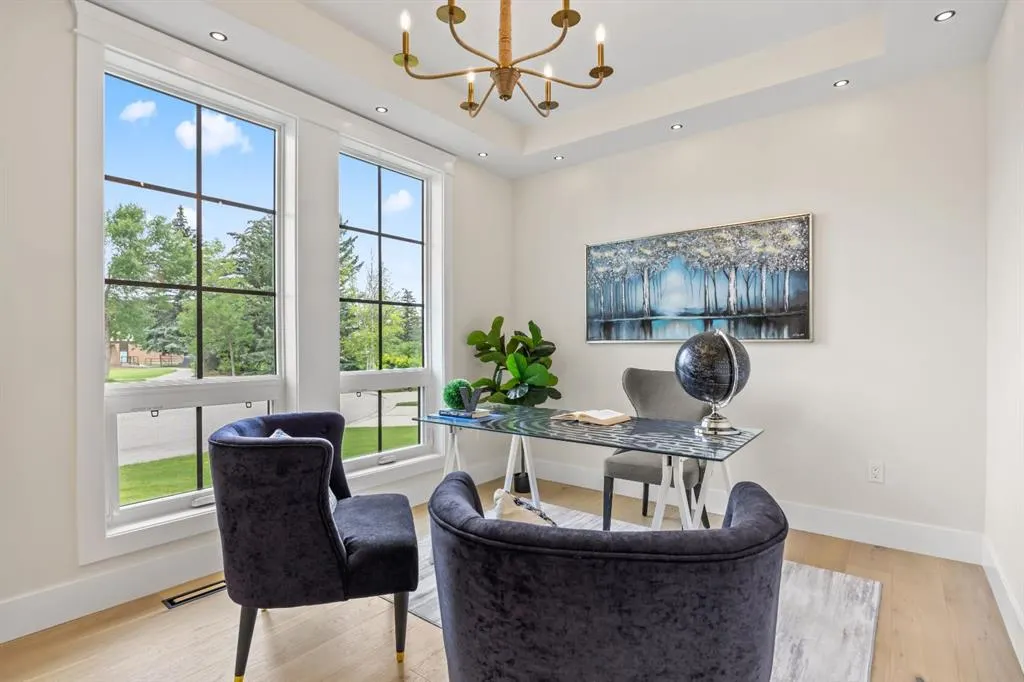 12 Vardana Place NW