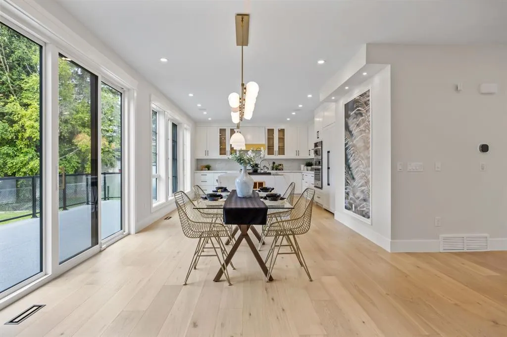 12 Vardana Place NW
