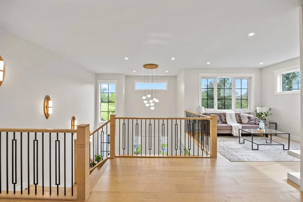 12 Vardana Place NW