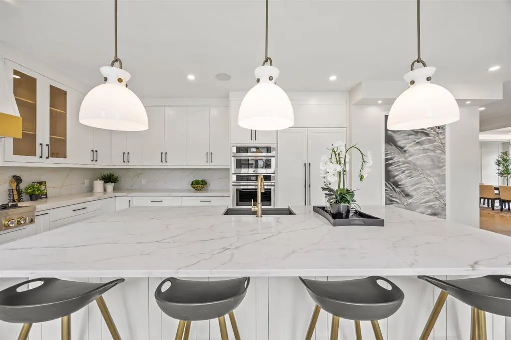 12 Vardana Place NW