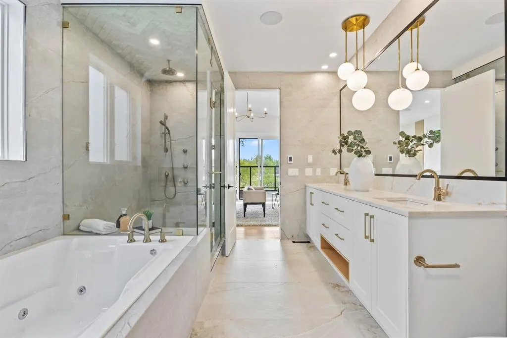 12 Vardana Place NW