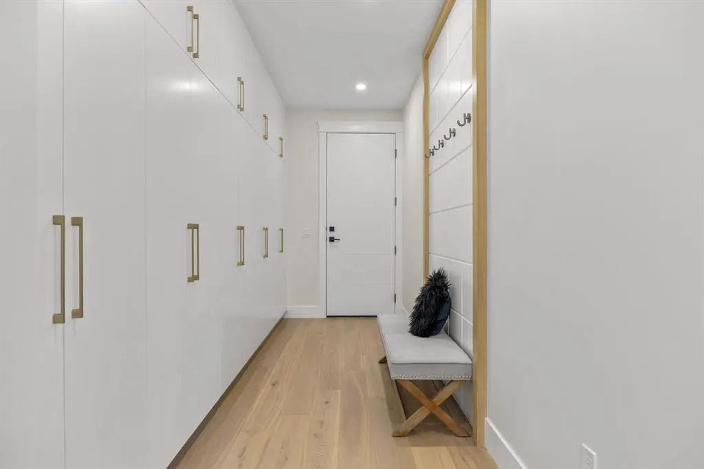 12 Vardana Place NW