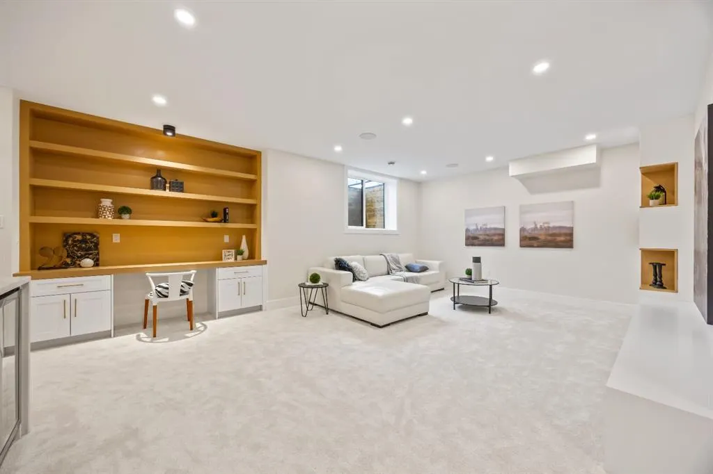 12 Vardana Place NW