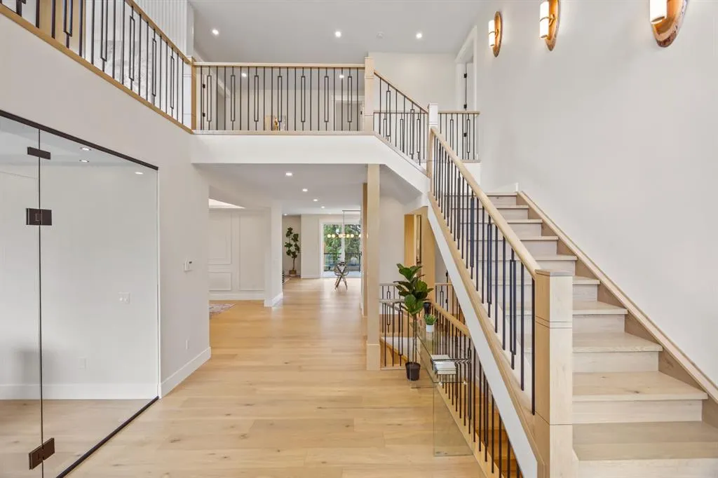 12 Vardana Place NW