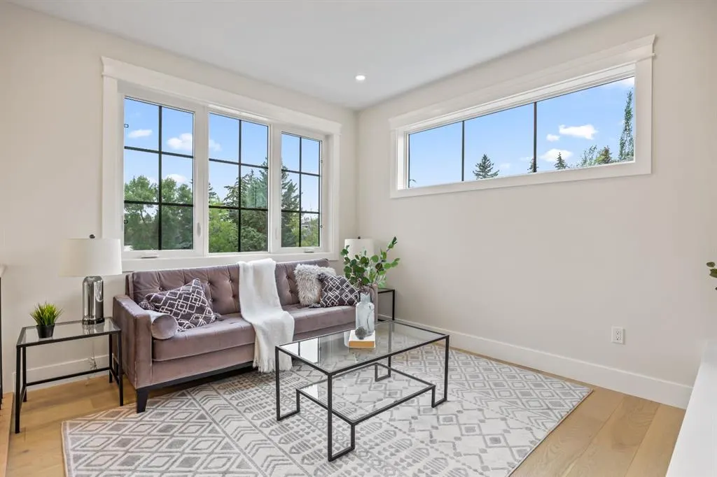 12 Vardana Place NW