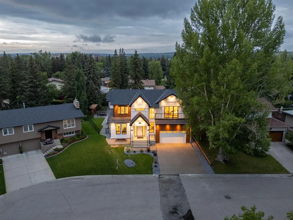 12 Vardana Place NW