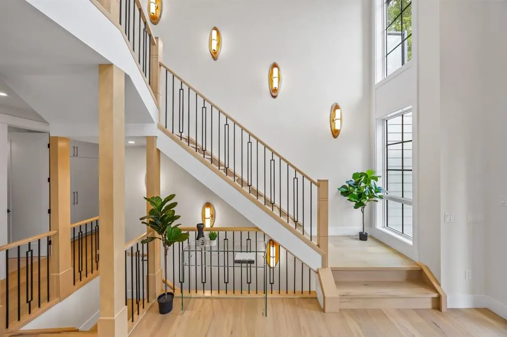 12 Vardana Place NW