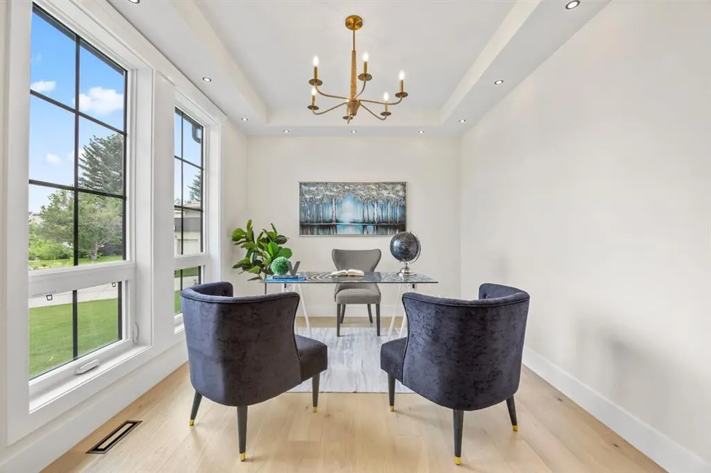 12 Vardana Place NW