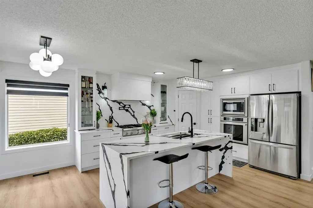 135 West Lakeview Passage