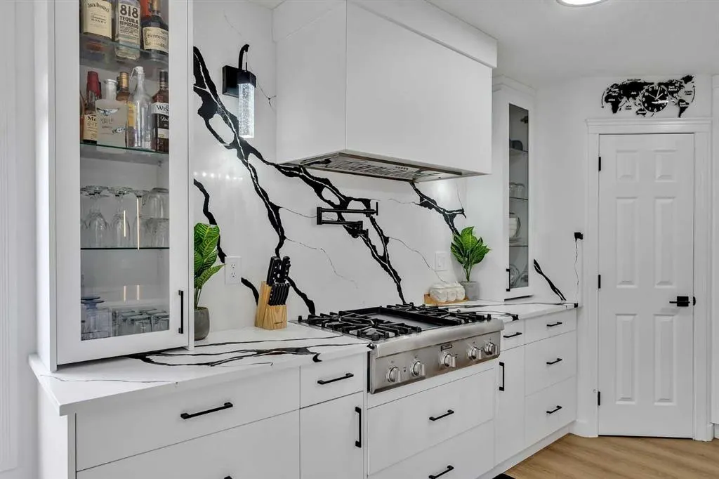 135 West Lakeview Passage