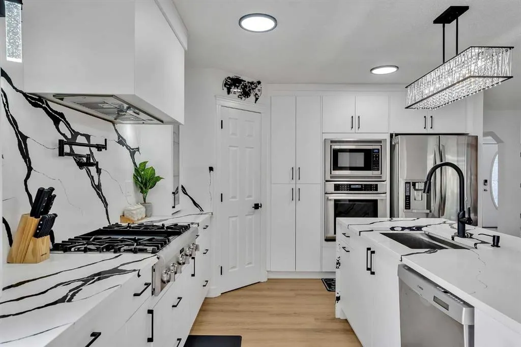 135 West Lakeview Passage
