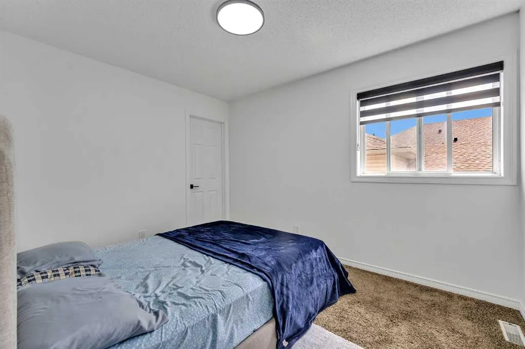 135 West Lakeview Passage