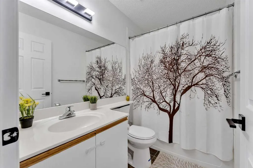 135 West Lakeview Passage