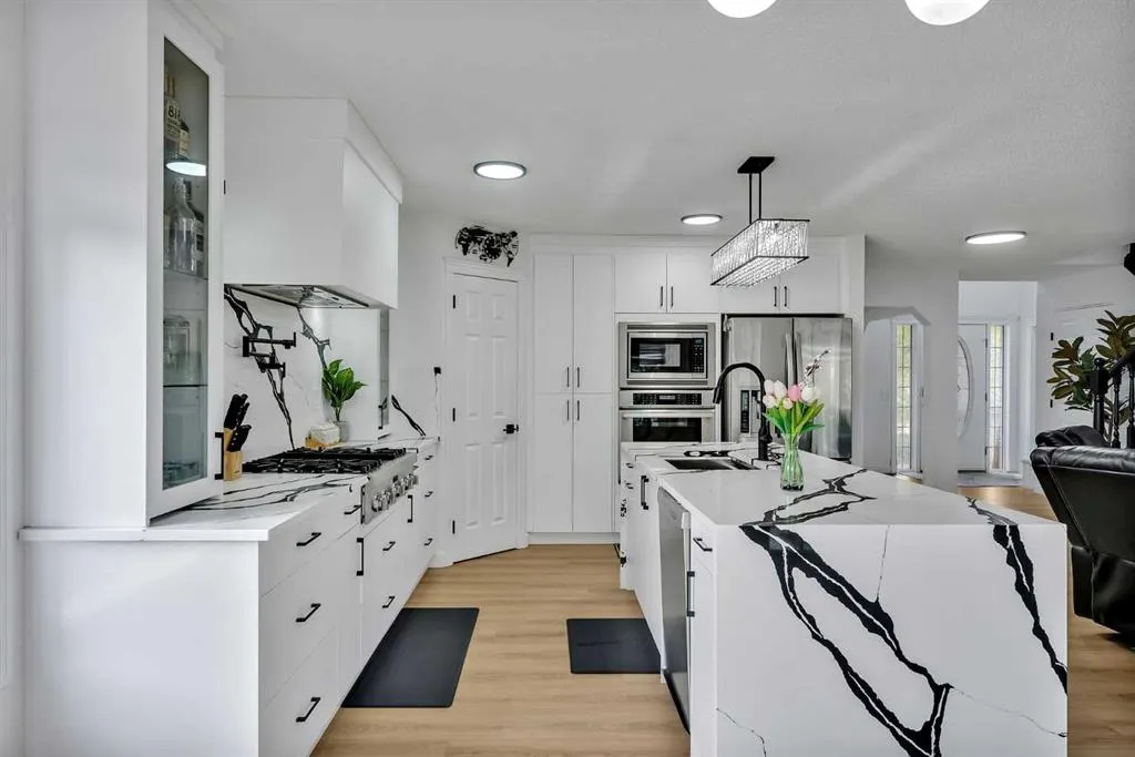 135 West Lakeview Passage