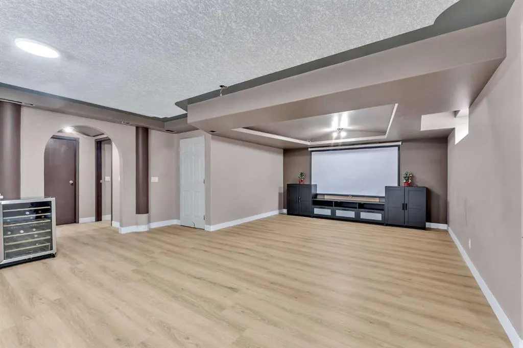 135 West Lakeview Passage