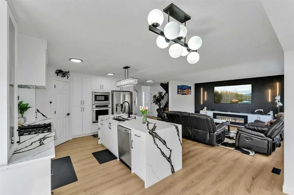 135 West Lakeview Passage