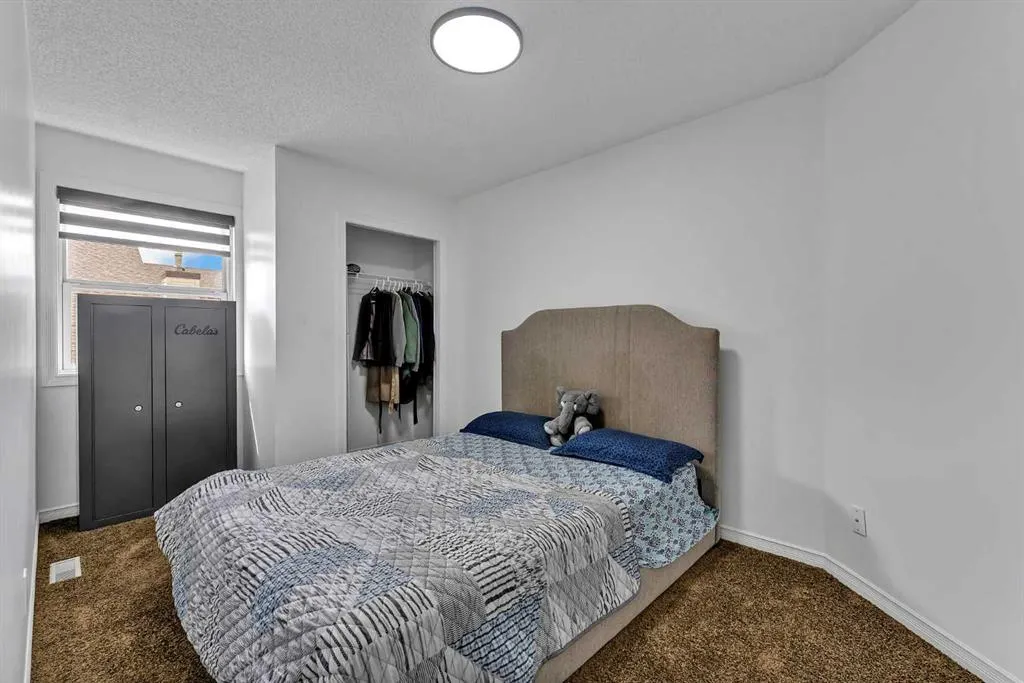 135 West Lakeview Passage