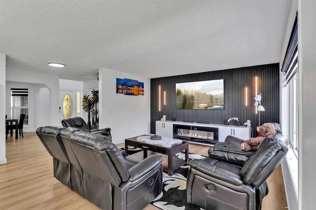 135 West Lakeview Passage