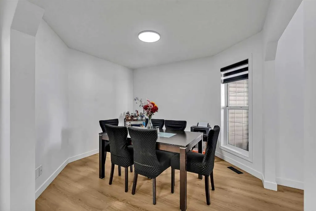 135 West Lakeview Passage