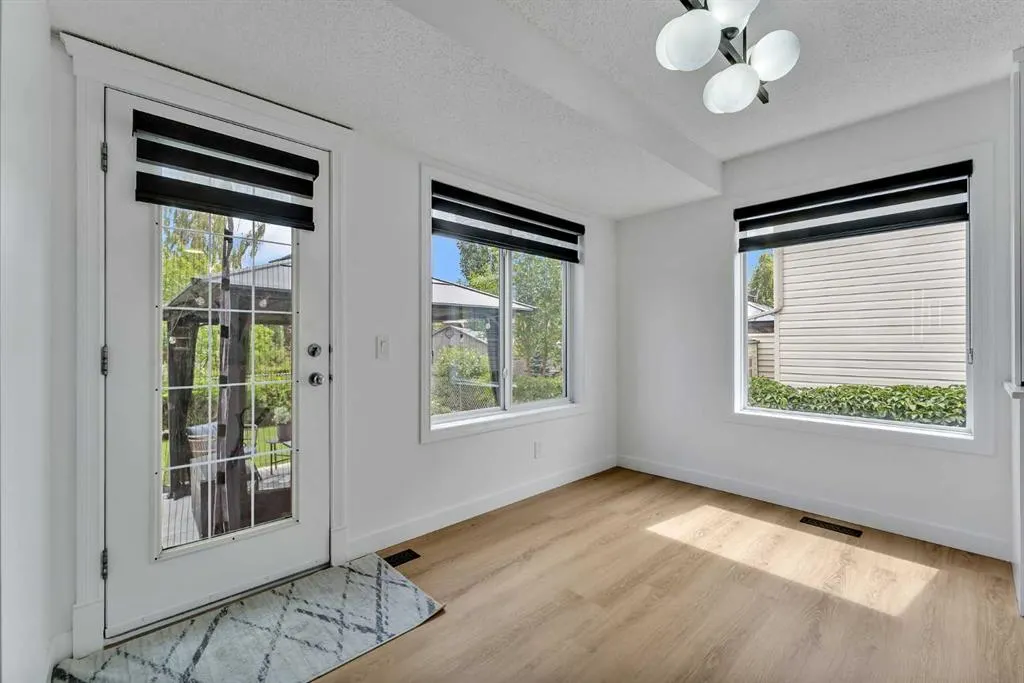 135 West Lakeview Passage